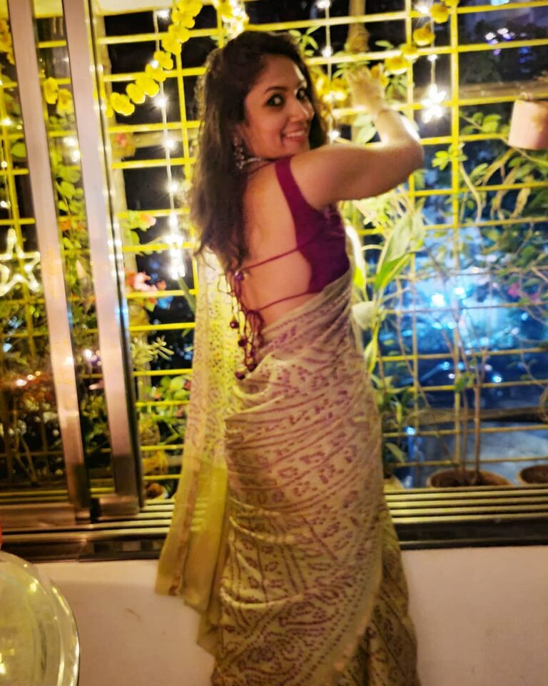 Shruti Bapna Instagram - The last in the 3 part festive series 😉🎆🌚 . . . . . #diwali2020 #saristyle #shrutibapna