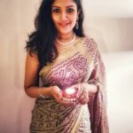 Shruti Bapna Instagram - Sending you all some more Diwali love and wishes to keep the hopes and dreams high💕 Stay happy stay healthy💜 Photographer for the night @rubybapna👏 An extra piece of milk cake for you for all your efforts😛😘 #diwali2020 #indiantradition #sareelove #bandhanisaree #positivevibrations #staysafe #spreadlove #shrutibapna Mumbai, Maharashtra