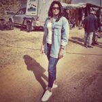Shruti Bapna Instagram - Be careful of your friends when on a road trip 🤭🧐 Happy friendship day 😜🤗🌺 . . . . . #breatheintotheshadows #happyfriendshipday #friendshipday #roadtrip #highway #drive #travelphotography #travellerlife #actorslife #webseries2020 #amazonprime #indianwebseries