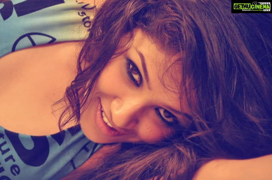 Shruti Bapna Instagram - Monsoon vibe 😉 clicked by @anshul.vijayvargiya . . . . . #throwbacksunday #monsoon #moodgram #sundayvibes #smokeyeyes #dusky #brownskingirls #morena #sábado #nudelip #portraitphotography #expression #photoday #drunkinlove #actorslife #shrutibapna