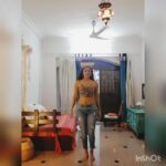 Shruti Bapna Instagram – Balance your books!📚 Here is a challenge for you lovely people👊 Send me a video up to 1 min latest by Tuesday showing your moves while you balance your books! 🕺💃
Will announce a winner on Wed🏅Enjoy!💛
#shrubookbalancingchallenge
.
.
.
.
.
#quarantineeffects #dancechallenge #dancefitness #dancer #dancelife #stayproductive #sundaystyle #bellydance #afrostyle #bailandoencasa #sabado