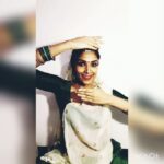 Shruti Bapna Instagram - A small tribute to the era of unmatched grace, elegance and beauty... for International Dance Day. Hope you all like it❣ . . . . . . #internationaldanceday #worlddanceday #bollywooddance #unitedwedance #bollywoodactor #lategram #indiandance #kathak #semiclassical #oldhindisongs #piyatosenaina #waheedarehman #bailaora #diainternacionaldedanza #shrutibapna