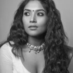 Shruti Bapna Instagram - Do I look more Bengali here or from the south? or both⁉️ ❔❔❔ . . . . . . #sari #indianwoman #morena #kohleyes #indianfashion #indianstyle #portraitphotography #indianactor #bollywoodactor #shrutibapna Mumbai, Maharashtra