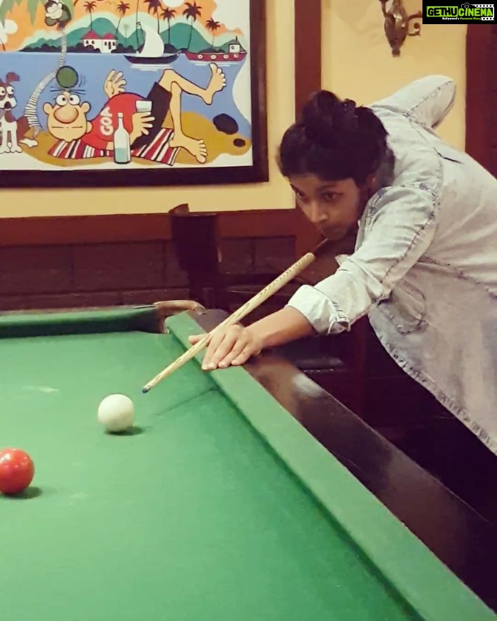 Shruti Bapna Instagram - If only I had a table in these times would have been perfect to get some practise! #snooker #snookertable #indoorsport #quarantinestyle