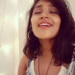 Shruti Bapna Instagram - Just👩‍🎤 #wakeupsid #iktara #gocorona #coronatime #stayhome #staysafe #shrutibapna Mumbai, Maharashtra