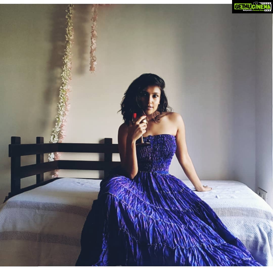 Shruti Bapna Instagram - What?! The wine shops shut again before you could get your stock?Hahaha 😝😂 I hear you wine lovers...hang in there cheers!🥂 #selfphotography #purpledress #quarantinediaries #shrutibapna Mumbai, Maharashtra