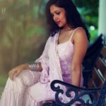 Shruti Bapna Instagram - Dil hoom hoom kare 🌸💕 . . . . . . #fashionstyle #fashionphotography #indianfashion #indianwear #shrutibapna