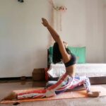 Shruti Bapna Instagram - 🙏🌼 #yogaathome #yogabelt #iyengaryoga #pigeonpose #kingpigeonpose #yogalifestyle #shrutibapna Mumbai, Maharashtra