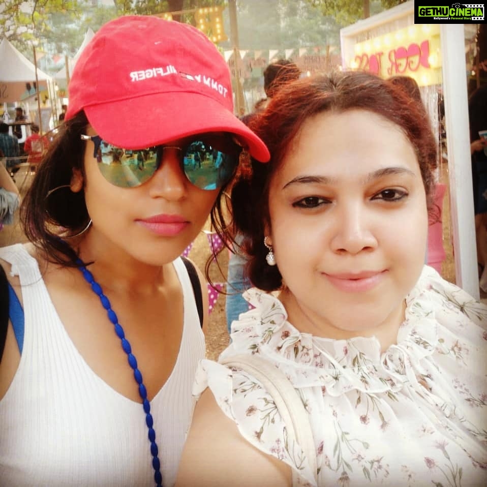 Shruti Bapna Instagram - Long afternoons with a friend who's like a sister and a sister who's like a friend ❤ #shrutibapna #cap #redcap #hat #blackhat Mumbai, Maharashtra