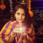 Shruti Bapna Instagram - सबको दीपावली और नए वर्ष की हार्दिक शुभकामनाएं 🌟🎈 Happy Diwali! मैने बहुत मिठाई खाई ☺🤪🐒 #festivaloflights #shrutibapna