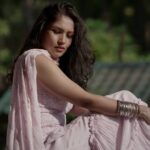 Shruti Bapna Instagram - Naina thag lenge 💖 . . . . . #portrait #indianfashion #shararasuit #fashionstyle #fashionphotography #instafashion #instatrend #indiatravel #poolvilla #shrutibapna