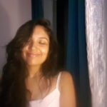 Shruti Bapna Instagram - when you are extremely sleepy but you also can't let go of Govinda songs... leads to such daftness 😅 Watch till 🔚 #govindafan #makhna #latenightvibes #shrutibapna