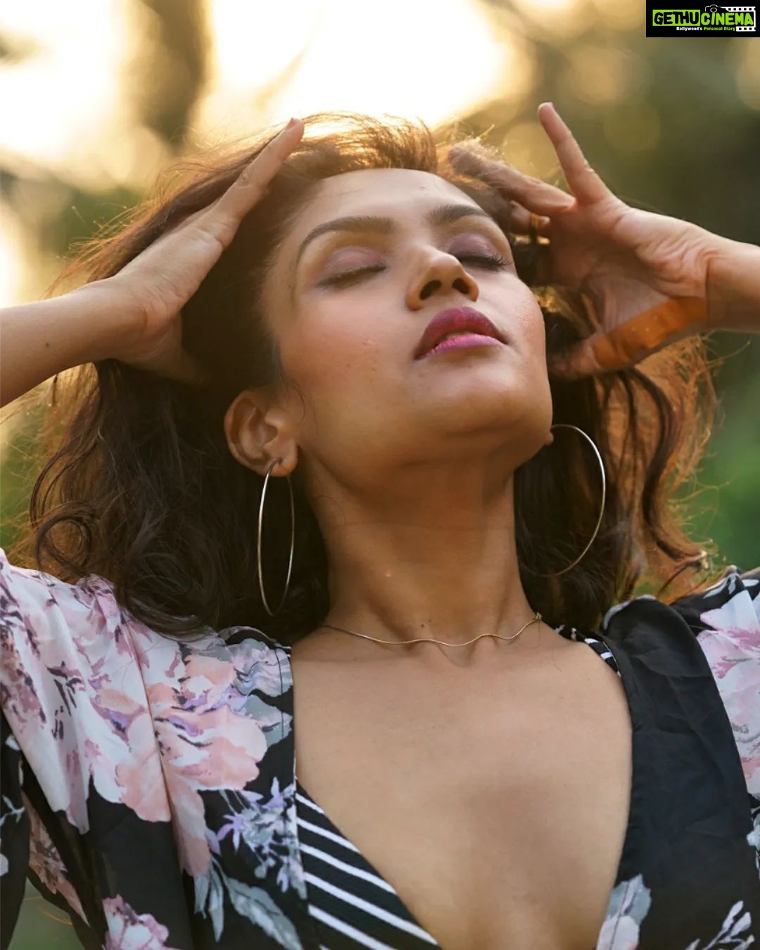 Shruti Bapna Instagram - Find where your heart truly is...nothing else really matters 🌸 . . . . . #happysundays #naturetherapy #lovewhatyouhave #gratitudepractice #travelgrams #instafashion #shrutibapna