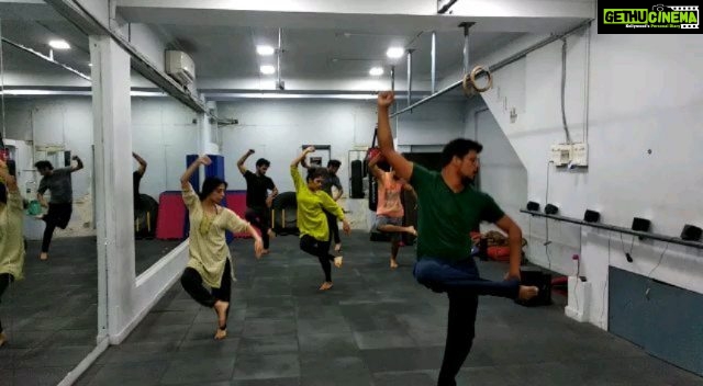Shruti Bapna Instagram - Chhau ❤ #martialart #angmuda #movement #traditional The stability it gives to the mind 🙏