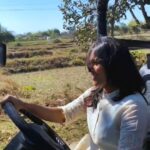 Shruti Bapna Instagram - Off i go between shots🤪 Whatttt funnnn driving this Mahindra Commander around Pench National Park 🧡 . . . . . #jeepindia #jeepcommander #mahindrajeep #penchnationalpark #offroading #jeeplovers #jeepwrangler #shootmode #shootlife #shrutibapna Pench Tiger Reserve