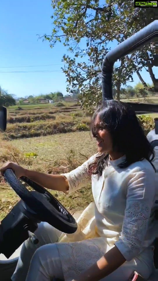 Shruti Bapna Instagram - Off i go between shots🤪 Whatttt funnnn driving this Mahindra Commander around Pench National Park 🧡 . . . . . #jeepindia #jeepcommander #mahindrajeep #penchnationalpark #offroading #jeeplovers #jeepwrangler #shootmode #shootlife #shrutibapna Pench Tiger Reserve