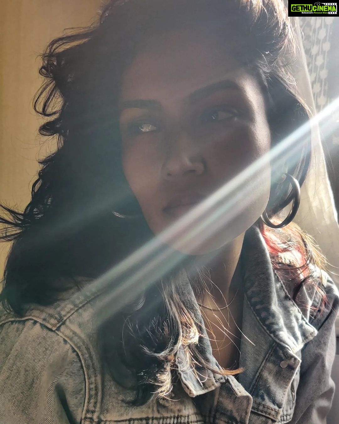 Shruti Bapna Instagram - S H A D E S 🧁 . . . . . #portrait #photographs #moodphotography #lightleak #homestudio #goodhairday #wintersun #mumbai Mumbai, Maharashtra