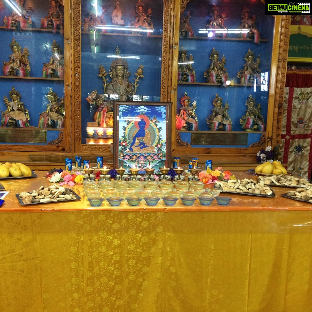 Shruti Bapna Instagram - Feel so blessed to have experienced the Saka dawa festival here meditating and lighting candles chanting mantras on a full moon night... just pure bliss! Lots of love and happiness to all ❤️❤️🙏🏽🙏🏽 Tushita Meditation Centre