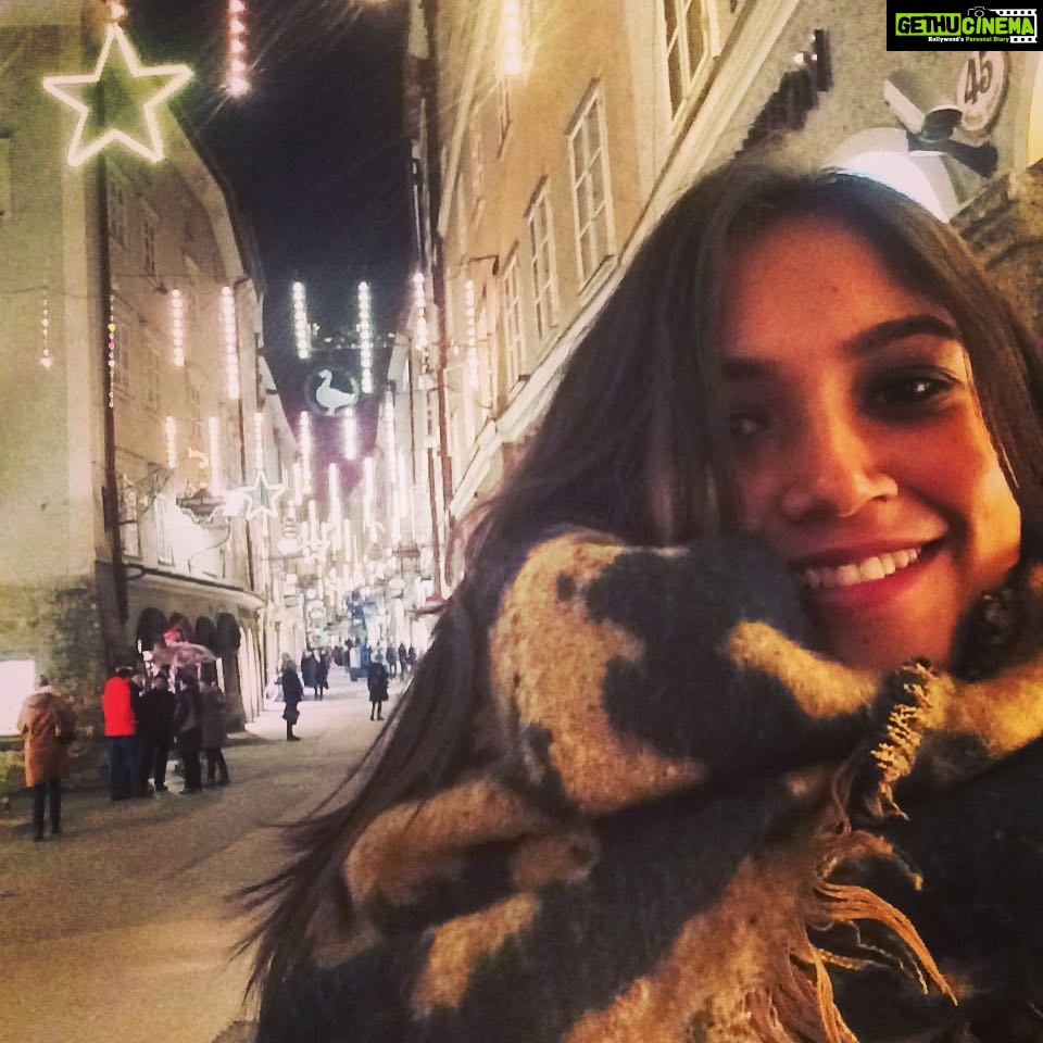 Shruti Bapna Instagram - Was so lucky to get a glimpse of the Christmas markets too. They had started opening up a little earlier than expected! Salzburg, Austria
