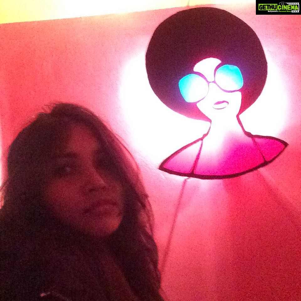 Shruti Bapna Instagram - Always find my Afro love in some way when I am travelling! At the Afro cafe, Salzburg amazing decor and amazing food and their serving size oh!