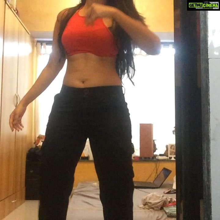 Shruti Bapna Instagram - Learnt some basic level belly dancing ages ago...attempting some dance after recovering from a back injury...have to get stronger to dance again