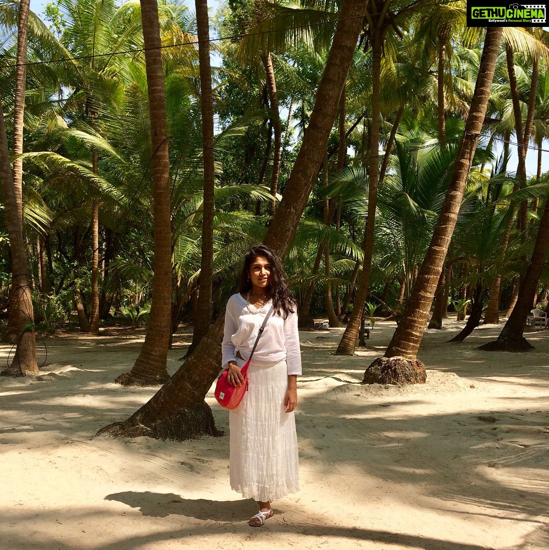 Shruti Bapna Instagram - Shoots like these! ❤️ Bhogwe beach