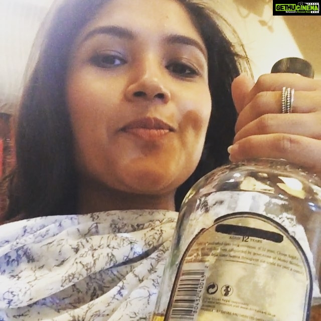 Shruti Bapna Instagram - Vandu nowadays... Me always 😅🍷🍾 seedhi saadhi chori sharaabi hogayi!