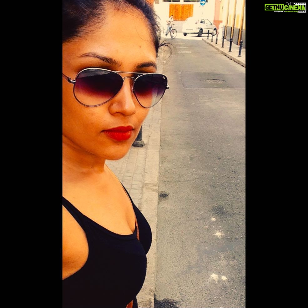 Shruti Bapna Instagram - Happy under the sun! Warm weather even warmer people! Seville, Spain