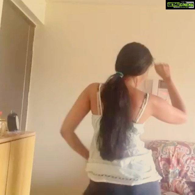 Shruti Bapna Instagram - The African in me! Catch the full video here!! https://m.youtube.com/watch?v=xmeVi7ZSy6w you can copy the link from twitter @shrutibapna. Enjoy! #shrutibapna