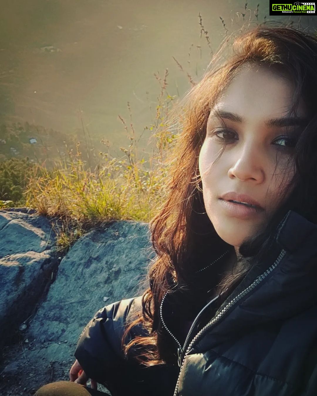 Shruti Bapna Instagram - What would you prefer? City Life or mountain life???βοΈπ² Happy weekend!!!π . . . . . #uttarakhandtraveller #uttarakhandtourism #uttarakhanddiaries #kumaon #pinetrees #indiangirlstravel #incredibleindia Kumaon,uttarakhand
