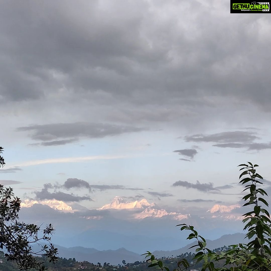 Shruti Bapna Instagram - Magic ✨ . . . . . #cannevergetenough #sunsetsky #mountainlife #incredibleindia #uttarakhandtraveller #uttarakhanddiaries Kumaon,uttarakhand