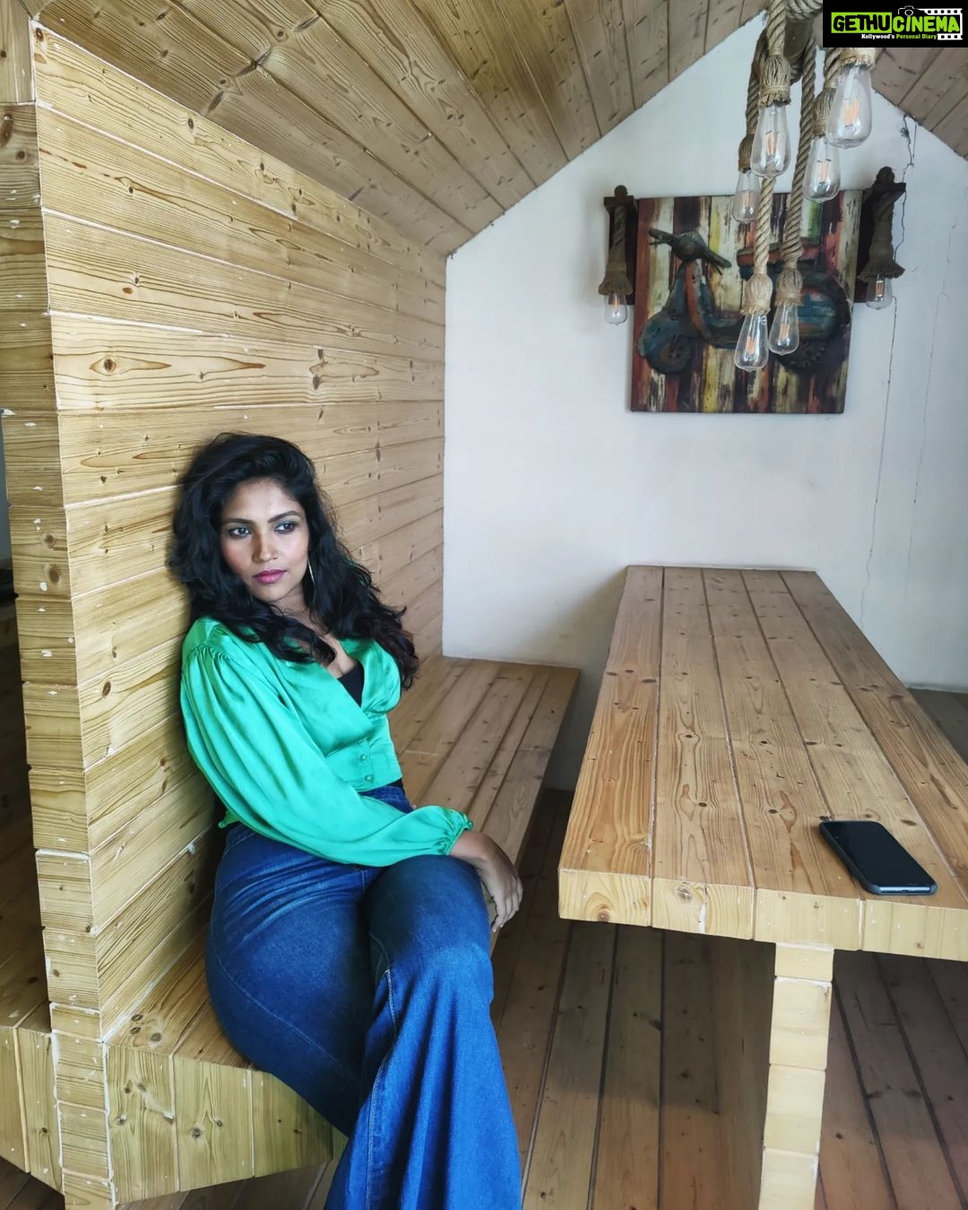 Shruti Bapna Instagram - That's a nice scooter! 💚 . . . . . #lazyme #posingproblems #photographyjunkie #woodendecor #photographylovers
