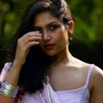 Shruti Bapna Instagram - Ye Nayan dare dare 🙂🌸 . . . . . #summervibes #pinkdress #indianfashion #indianwear #silverjewelry #fashionstyle #fashionphotography #hairflip #shrutibapna