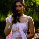 Shruti Bapna Instagram - Ye Nayan dare dare 🙂🌸 . . . . . #summervibes #pinkdress #indianfashion #indianwear #silverjewelry #fashionstyle #fashionphotography #hairflip #shrutibapna