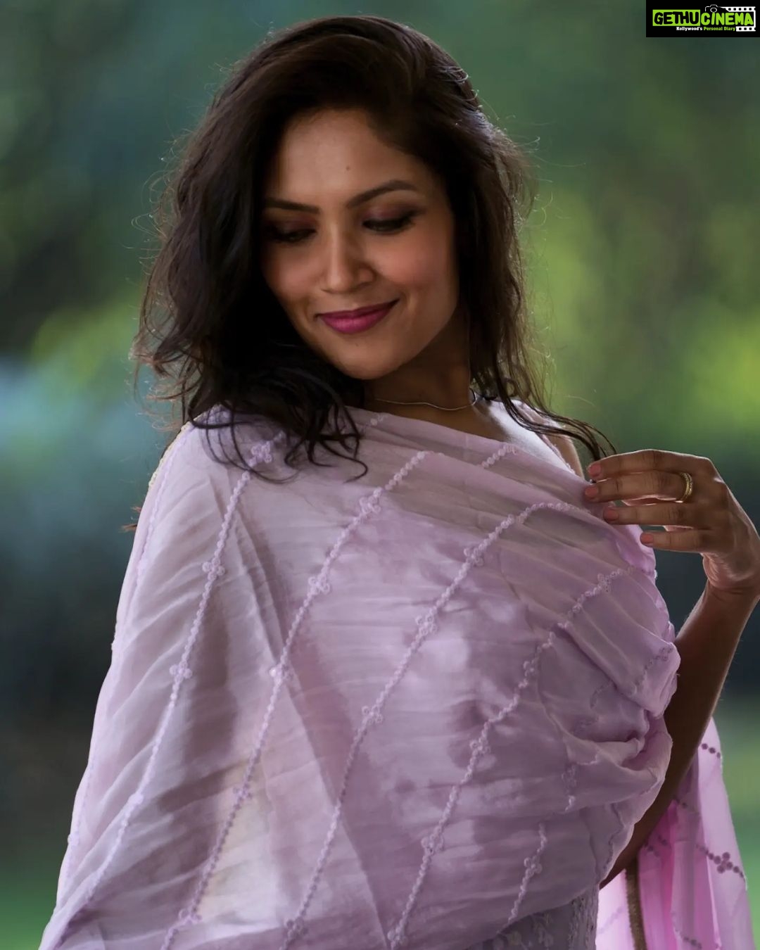 Shruti Bapna Instagram - Naina thag lenge 💖 . . . . . #portrait #indianfashion #shararasuit #fashionstyle #fashionphotography #instafashion #instatrend #indiatravel #poolvilla #shrutibapna