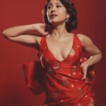 Shweta Tripathi Instagram - Mercury RETRO. That's where I put the full stop 🛑 📸 @anurag_kabburphotography Outfit: Conceptualised and designed by @purplerhapsody with assistance from @monica_nim Repurposed Benarasi Silk fabric sourced from @shriyasinghi.co Beauty @krisann.figueiredo.mua Mane @makeupbyvirja #SustainableSundari #SustainabilityAwards #ConsciousFashion