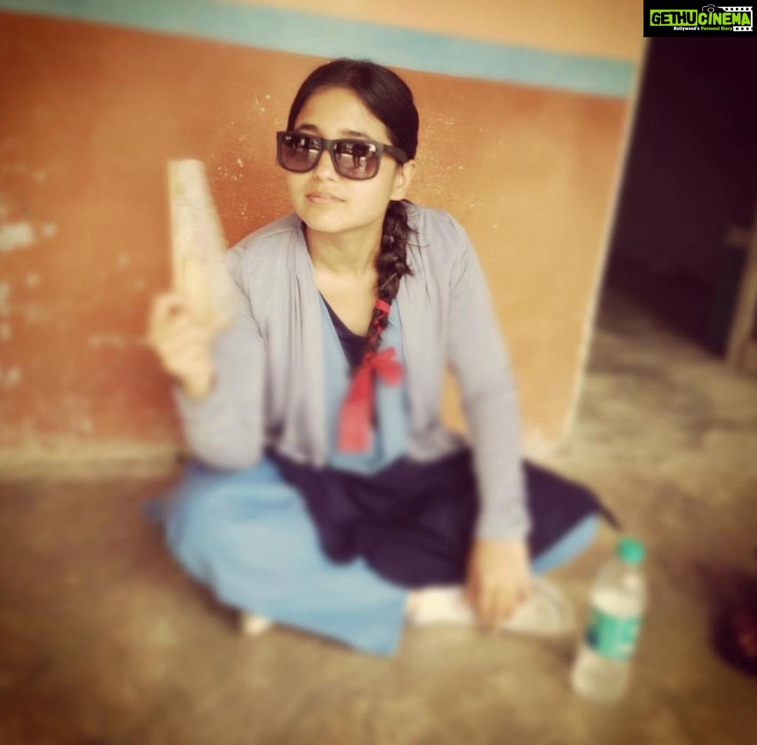 Shweta Tripathi Instagram - 6 years since the release. 11 years since shoot. My first international film festival. My first award. And ofcourse first thank you speech while receiving it :)) Working on #Haraamkhor with @nawazuddin._siddiqui bhai and being directed by @shloksharma shaped the actor that I am today. Poori film 16 din mein shot. Aur learnings lifetime ke liye. @kaalimaayee @achinjain20 @guneetmonga @siddharthdiwan @anuragkashyap10 thank you for being the rock solid support that can make any seed grow. SOOO much love to you all!!!! And a biiiig BIG thank you!!