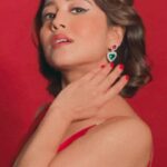Shweta Tripathi Instagram - Mercury RETRO. That’s where I put the full stop 🛑 📸 @anurag_kabburphotography Outfit: Conceptualised and designed by @purplerhapsody with assistance from @monica_nim Repurposed Benarasi Silk fabric sourced from @shriyasinghi.co Beauty @krisann.figueiredo.mua Mane @makeupbyvirja #SustainableSundari #SustainabilityAwards #ConsciousFashion