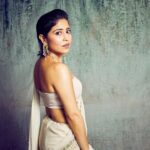 Shweta Tripathi Instagram - Feeling ✨ because it’s FilmFare night! Wearing: @malaandkinnaryofficial @isharya @aprajitatoorofficial 📸 @kopp_foto Styled by @purplerhapsody MUA @krisann.figueiredo.mua Hair @foram_gotecha Style team @monica_nim Assisted by @makeupbyvirja #BattataStyleFiles #DanubePropertiesFilmfareOTTAwards2022 #YKKA #EscaypeLive