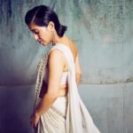 Shweta Tripathi Instagram - Feeling ✨ because it’s FilmFare night! Wearing: @malaandkinnaryofficial @isharya @aprajitatoorofficial 📸 @kopp_foto Styled by @purplerhapsody MUA @krisann.figueiredo.mua Hair @foram_gotecha Style team @monica_nim Assisted by @makeupbyvirja #BattataStyleFiles #DanubePropertiesFilmfareOTTAwards2022 #YKKA #EscaypeLive