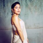 Shweta Tripathi Instagram - Feeling ✨ because it’s FilmFare night! Wearing: @malaandkinnaryofficial @isharya @aprajitatoorofficial 📸 @kopp_foto Styled by @purplerhapsody MUA @krisann.figueiredo.mua Hair @foram_gotecha Style team @monica_nim Assisted by @makeupbyvirja #BattataStyleFiles #DanubePropertiesFilmfareOTTAwards2022 #YKKA #EscaypeLive