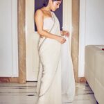 Shweta Tripathi Instagram - Feeling ✨ because it’s FilmFare night! Wearing: @malaandkinnaryofficial @isharya @aprajitatoorofficial 📸 @kopp_foto Styled by @purplerhapsody MUA @krisann.figueiredo.mua Hair @foram_gotecha Style team @monica_nim Assisted by @makeupbyvirja #BattataStyleFiles #DanubePropertiesFilmfareOTTAwards2022 #YKKA #EscaypeLive