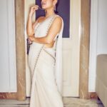 Shweta Tripathi Instagram - Feeling ✨ because it’s FilmFare night! Wearing: @malaandkinnaryofficial @isharya @aprajitatoorofficial 📸 @kopp_foto Styled by @purplerhapsody MUA @krisann.figueiredo.mua Hair @foram_gotecha Style team @monica_nim Assisted by @makeupbyvirja #BattataStyleFiles #DanubePropertiesFilmfareOTTAwards2022 #YKKA #EscaypeLive