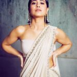 Shweta Tripathi Instagram - Feeling ✨ because it’s FilmFare night! Wearing: @malaandkinnaryofficial @isharya @aprajitatoorofficial 📸 @kopp_foto Styled by @purplerhapsody MUA @krisann.figueiredo.mua Hair @foram_gotecha Style team @monica_nim Assisted by @makeupbyvirja #BattataStyleFiles #DanubePropertiesFilmfareOTTAwards2022 #YKKA #EscaypeLive
