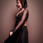 Shweta Tripathi Instagram - Swipe right to find the right match 🖤✨ Wearing: @medha.in @shopanatina @romanarsinghaniofficial Styled by @purplerhapsody MUA @hriyamarfatia Hair @foram_gotecha Style team @monica_nim 📸 @official_awbphotography