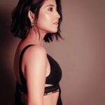 Shweta Tripathi Instagram - Swipe right to find the right match 🖤✨ Wearing: @medha.in @shopanatina @romanarsinghaniofficial Styled by @purplerhapsody MUA @hriyamarfatia Hair @foram_gotecha Style team @monica_nim 📸 @official_awbphotography