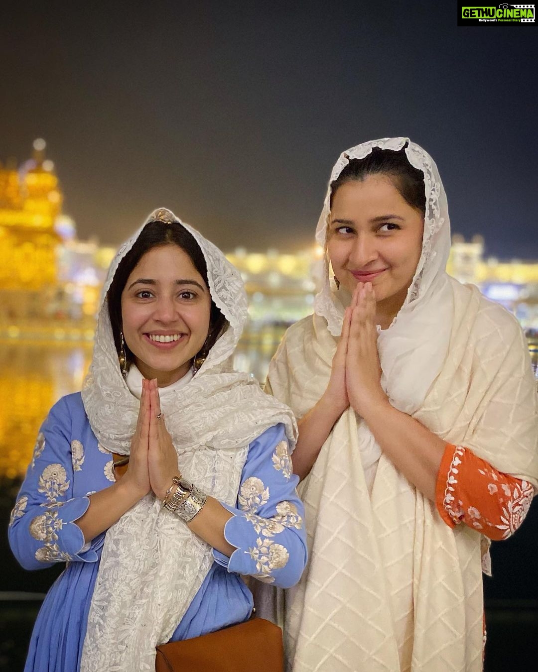 Shweta Tripathi Instagram - निरभउ-निरवैर 🙏🏼✨ Golden Temple Amritsar