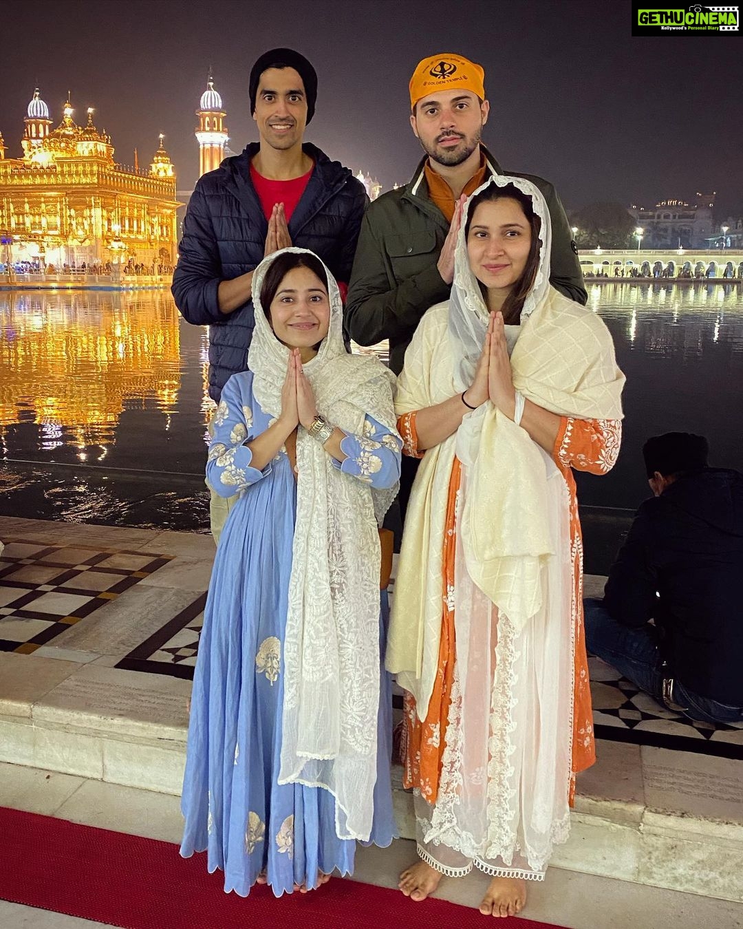 Shweta Tripathi Instagram - निरभउ-निरवैर 🙏🏼✨ Golden Temple Amritsar