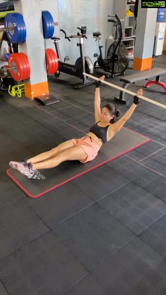 Shweta Tripathi Instagram - Patience, consistency & self-belief are 3 key ingredients to being a rockstar and SMASHING every workout you set your mind to. 🤛 Well done, @battatawada 💯 #fitnessjourney #niceandeasy #workouts #tridevpandey #rockstar #strongwomen #wod #harharmahadev #onlinetraining #personaltraining #feature #explore #trendingaudio #mumbai #power #exercise Mumbai, Maharashtra