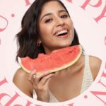Shweta Tripathi Instagram – People usually ask me what’s the secret to my glowing skin. 
Well, it’s me cherishing little things and being happy beacuse when you’re happy and healthy on the inside, you’re radiant on the outside 🌸✨

As you touch your mid-20s, the collagen levels in your body drop by 1% every year, causing early signs of ageing like wrinkles and fine lines. 

But we know ageing is a natural process and there’s no skip button to it and that is why, I don’t stress about it rather, I enjoy every moment as much as I can 🤸🏽‍♂️

Formulated with Patented Titagen Collagen Peptides and skin-nourishing ingredients like biotin, vitamin C and vitamin E, HK Vitals Skin Radiance Collagen slows down ageing, reduce wrinkle and gives me a healthier & happier skin! 🍑

Happy You. Happy Skin.
Happy Skin. Happy You. 
 
#ad
#HappySkinHappyYou #hkvitals #Happyyouhappyskin  #happiness #realcollagenrealme #healthkart #Everdaybetter #Collagen #MarineCollagen #HappyYou #StayHappy #Skincareroutine